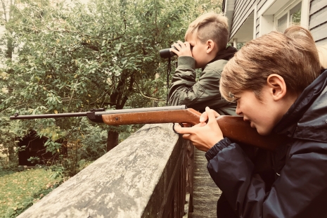 Sven Jacobsen Lifestyle Photographer Rifle Shooting Boysfield Glasses Kids