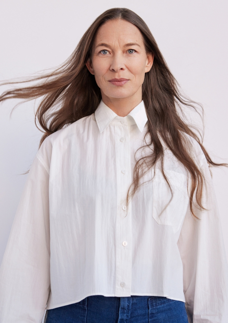 Marie Isabel Scharenberg Model New York white shirt close up blowing hair 