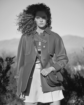Fashion photographer Andreas Ortner ELLE Alexina Black and White with Crossbag Fashion Women